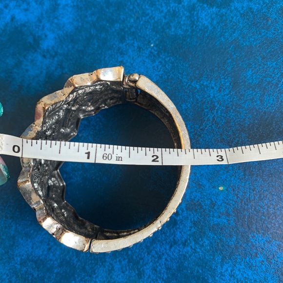 Cuff - Picture 8 of 8